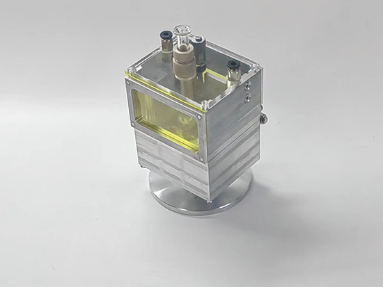 Thermal controllable mini spin coater for scattering measurement